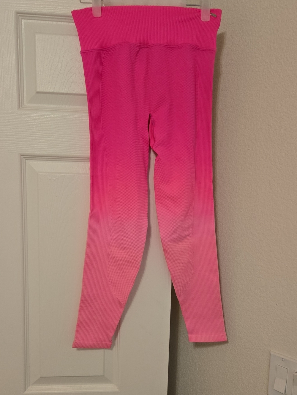 Victoria's secret pink activity  Gradient Pink Seamless Leggings Size M NWT